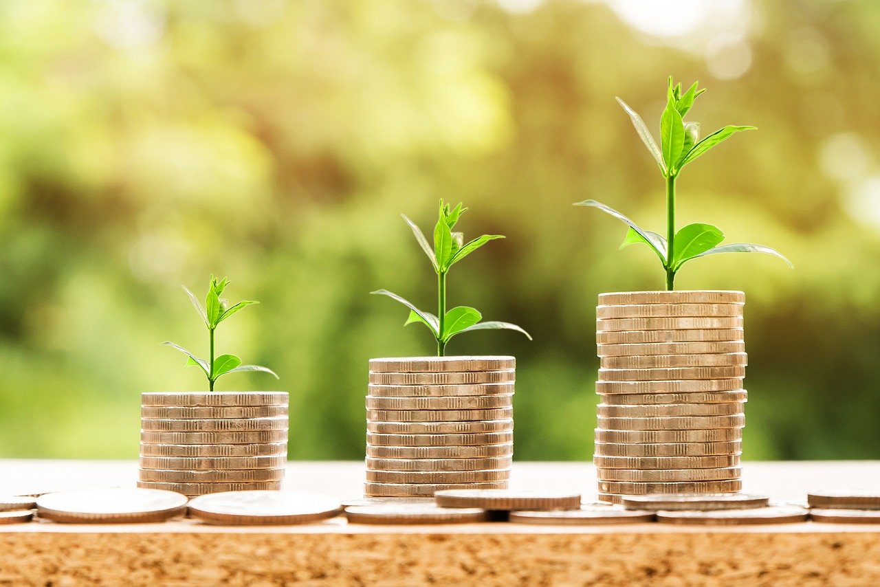 A Guide to Scholarships and Aid for Career College Students