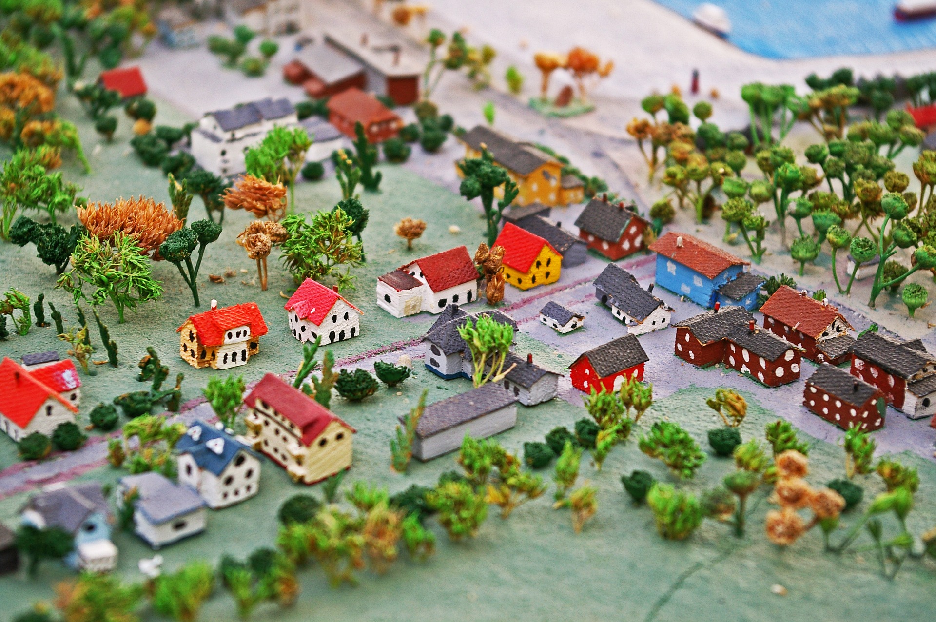 Pros and Cons of Attending College or University in a Smaller Town