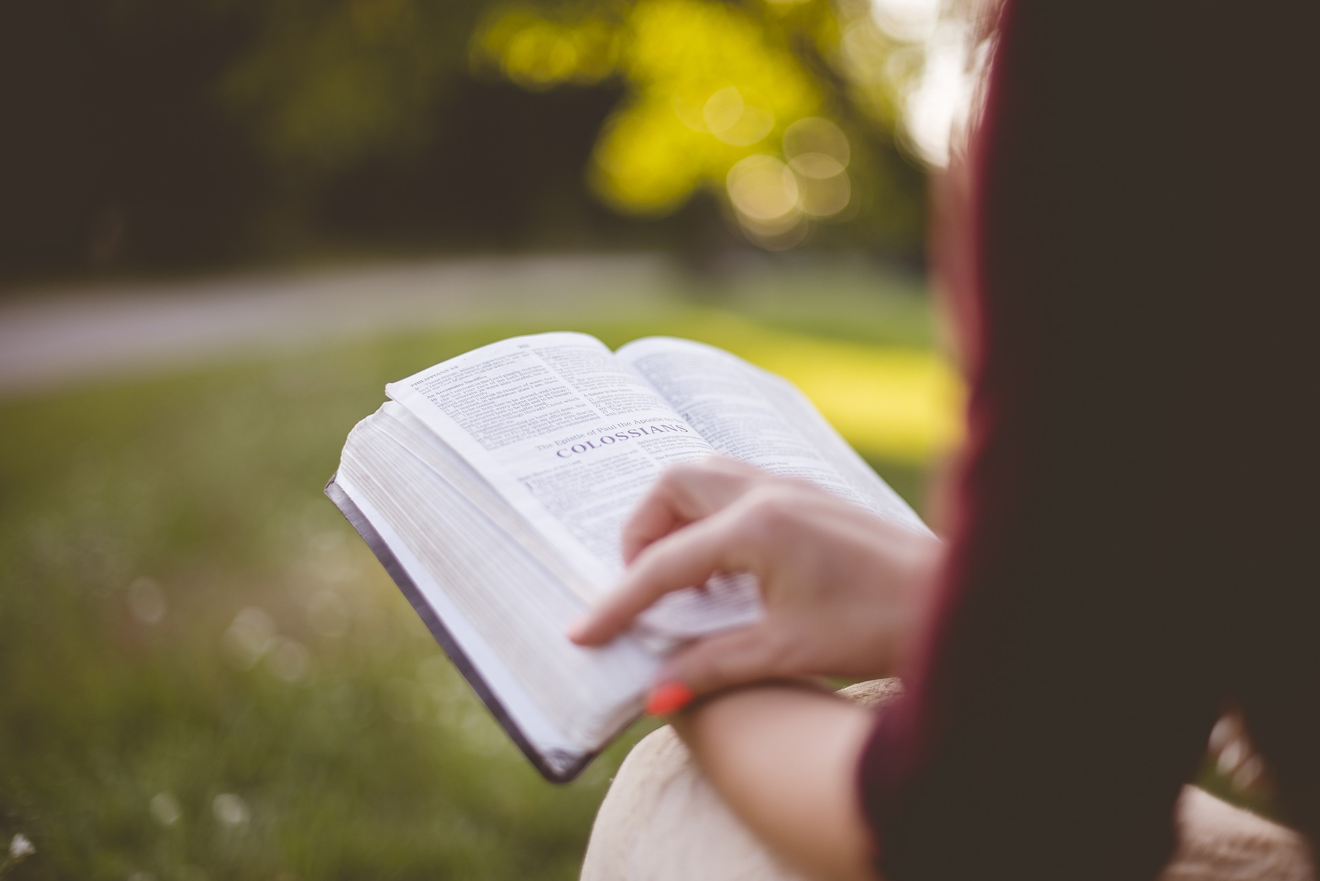 Should I Take Courses Over the Summers to Finish My Degree Sooner? A Look at Pros and Cons (French version available)