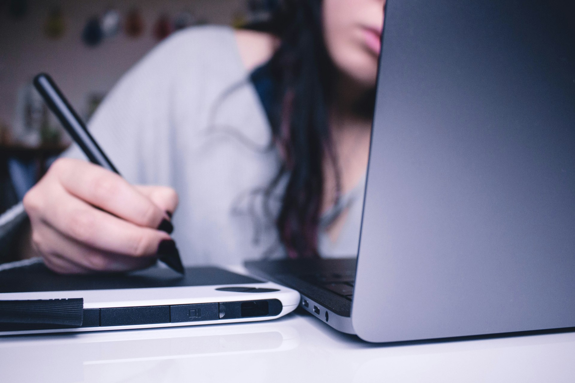 Upskilling: Online Courses vs Traditional Education